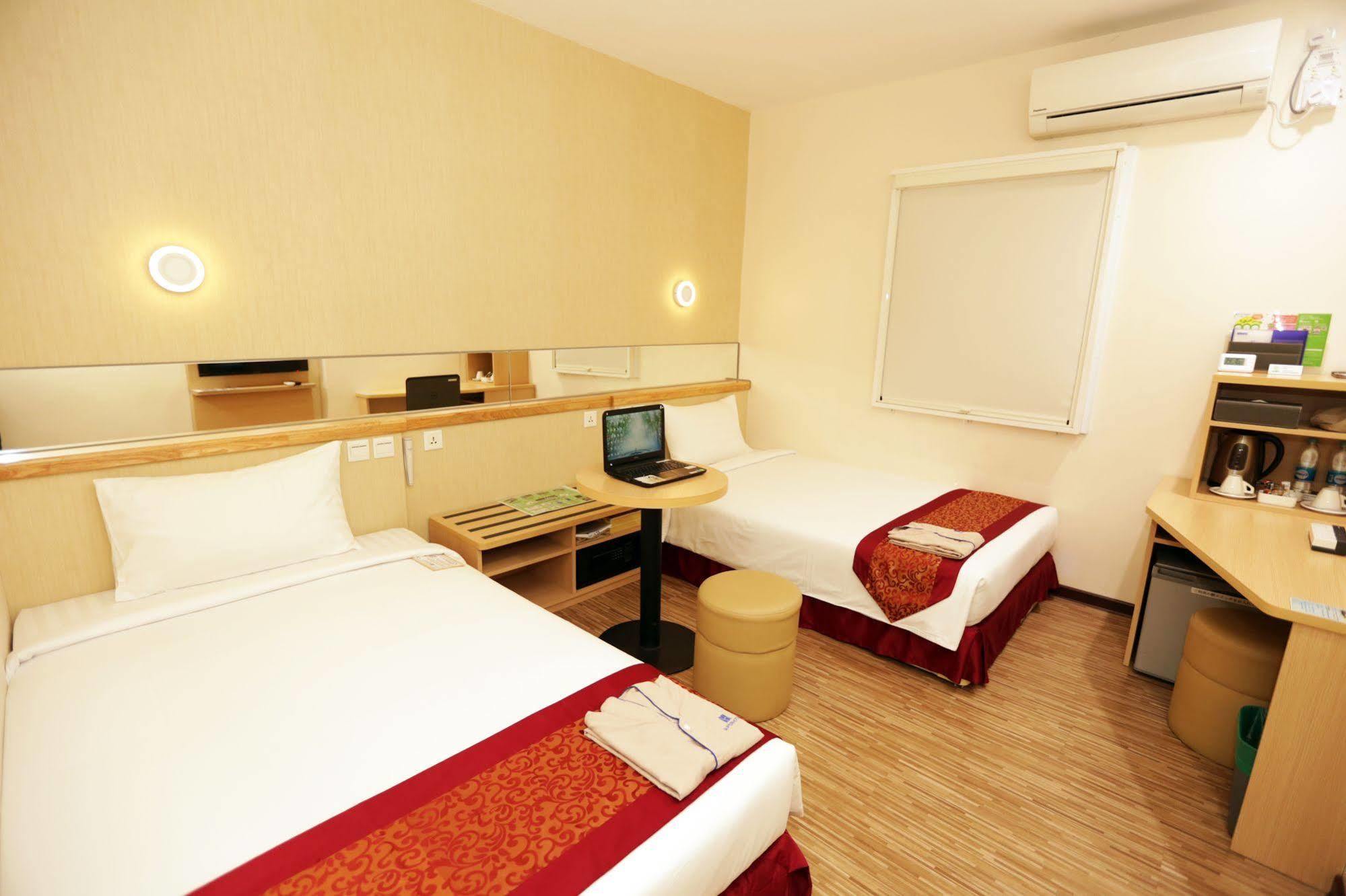 Super Hotel Yangon Exterior photo