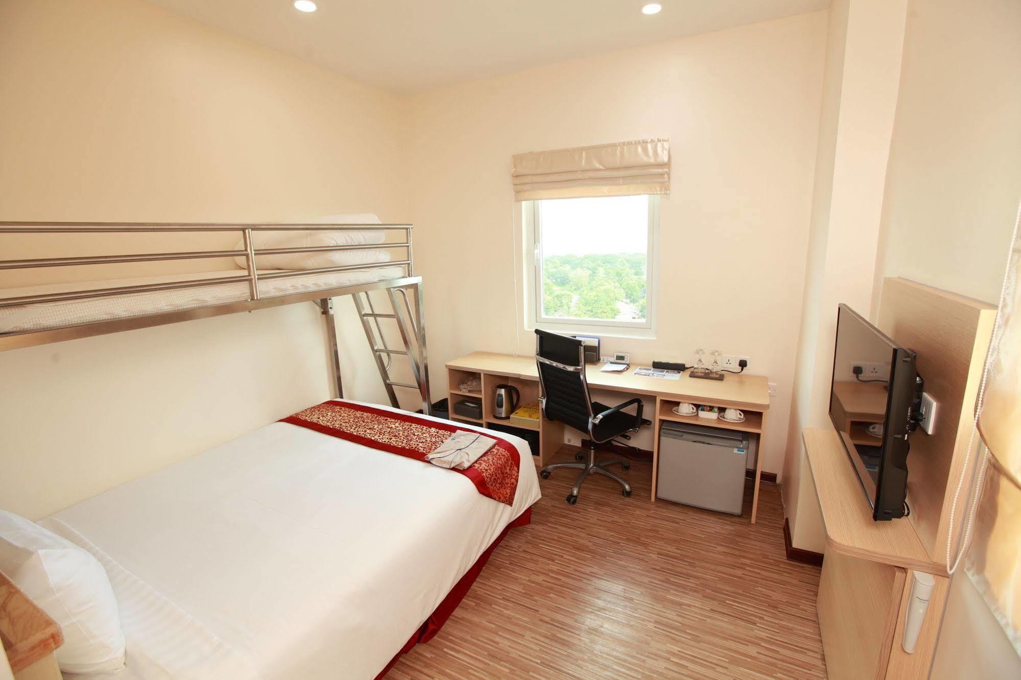 Super Hotel Yangon Exterior photo